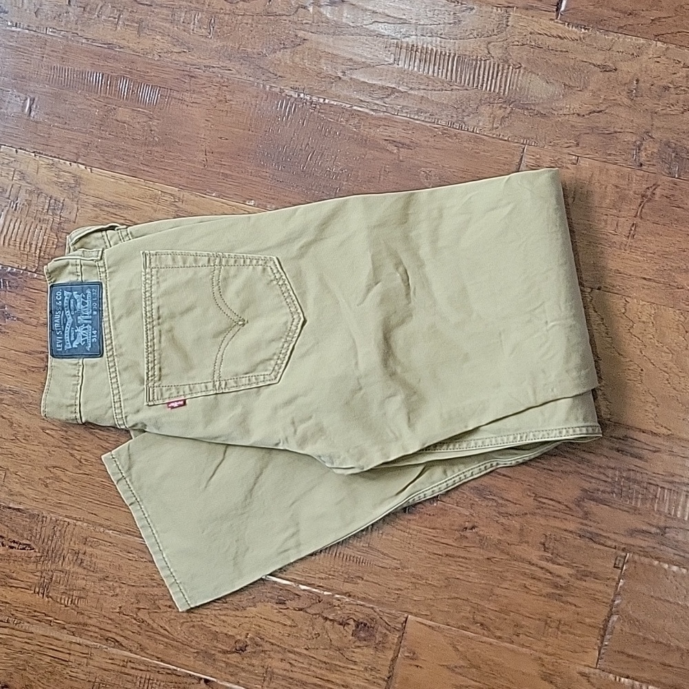 Men's Levi's 514 khakis